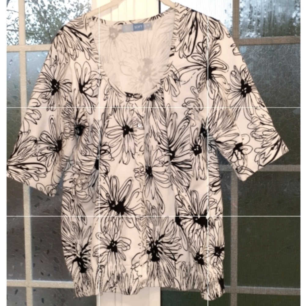 3/$25 Denver Hays button up short sleeve Cardigan.